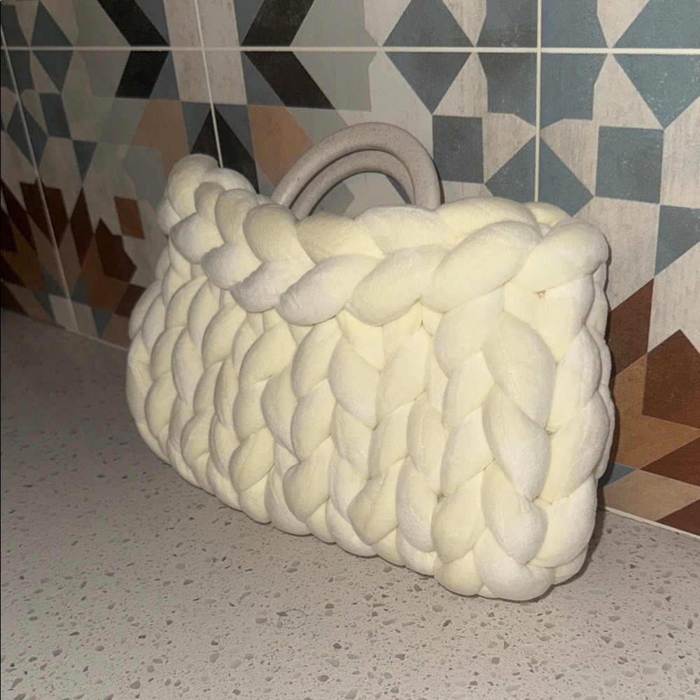 Elegant Cream Chunky Knit Clutch